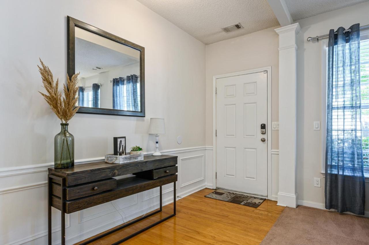 Enjoy This Amazing Home With Porch & Grill Near Dt Woodstock Exterior photo