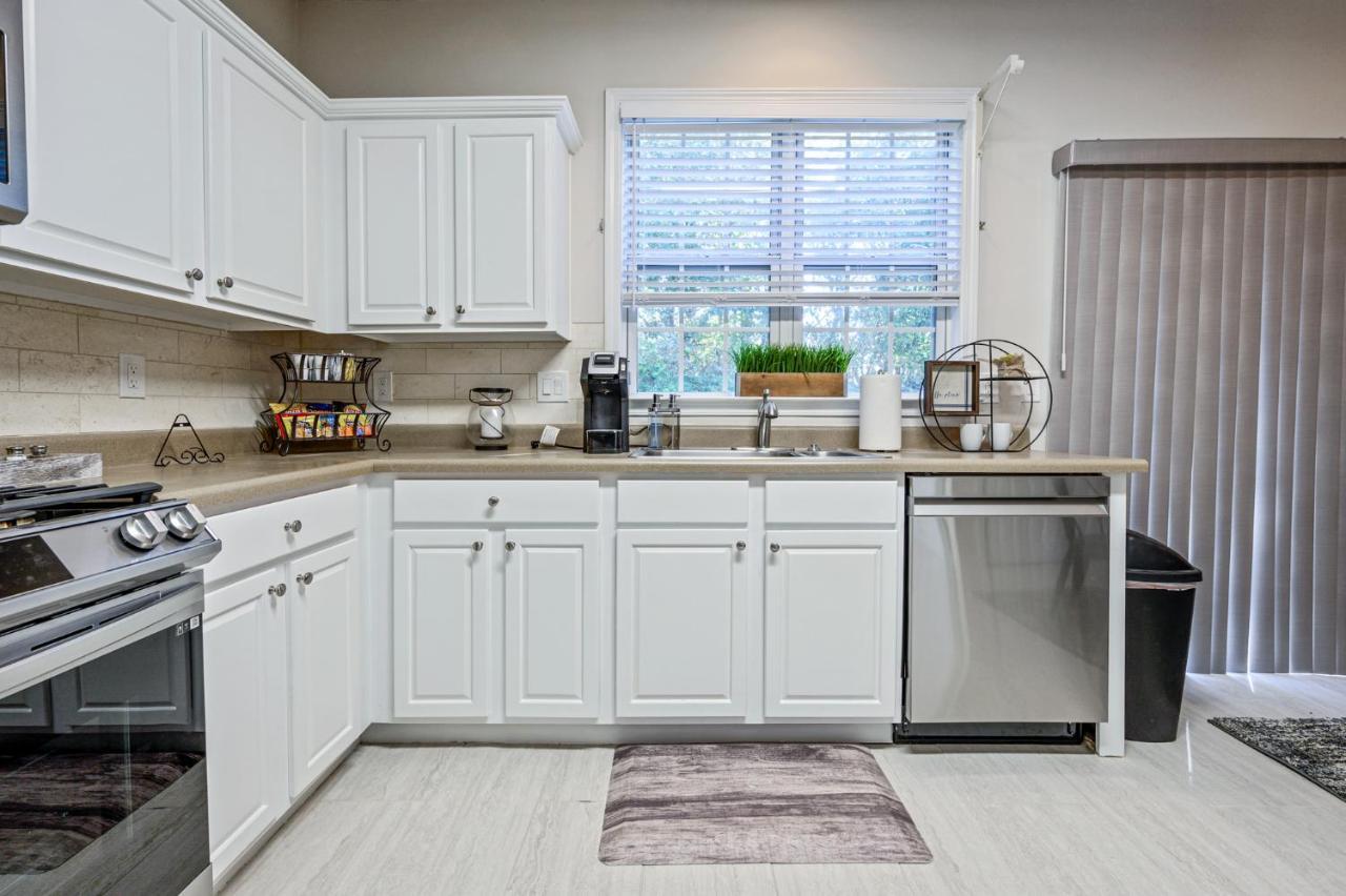 Enjoy This Amazing Home With Porch & Grill Near Dt Woodstock Exterior photo